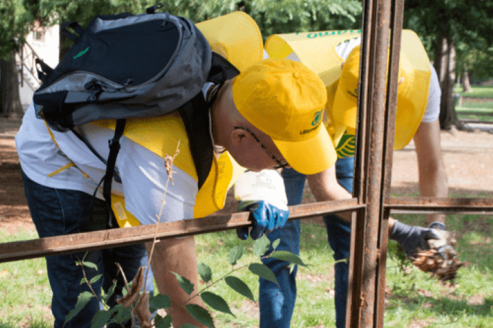 Urban redevelopment to "clean up the world" as a team