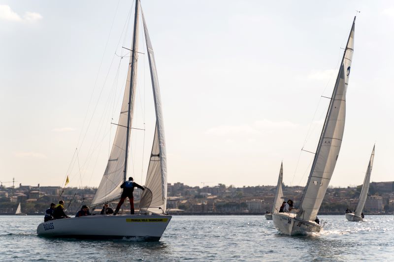 Team building on a sailboat - 2