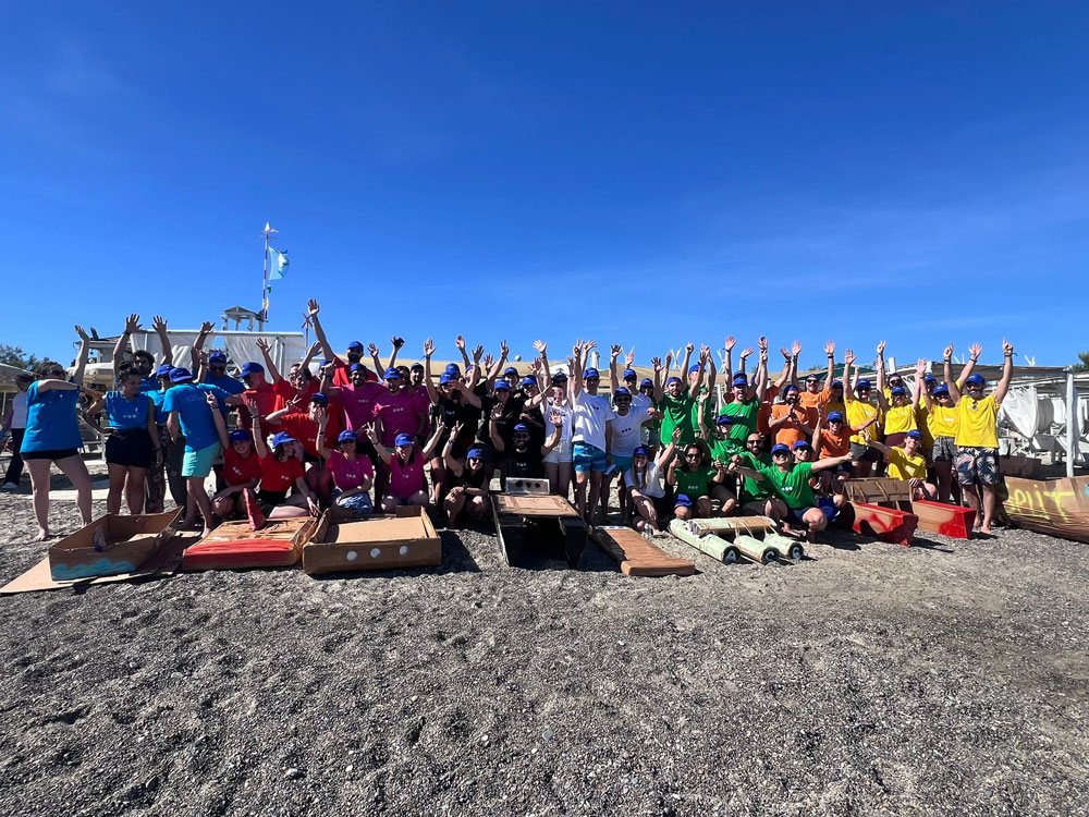 Cardboard-boating by the sea: a dynamic and engaging summer team building activity - 9