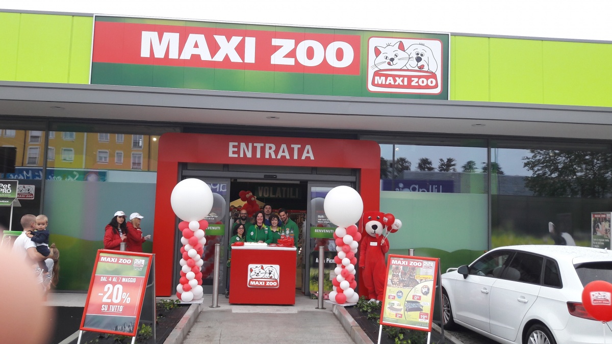 Maxizoo shop's opening. - 2