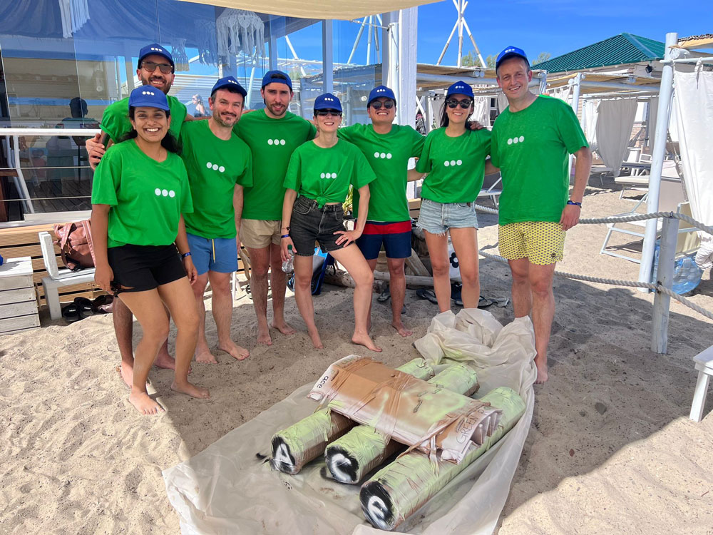 Cardboard-boating by the sea: a dynamic and engaging summer team building activity - 5