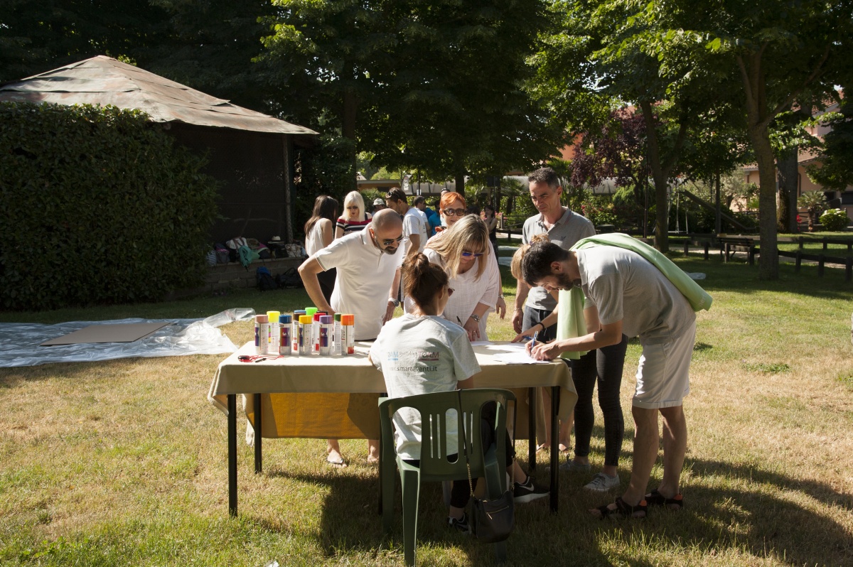 Smart Eventi: Team building carton boat for Daimler Merfina - 2