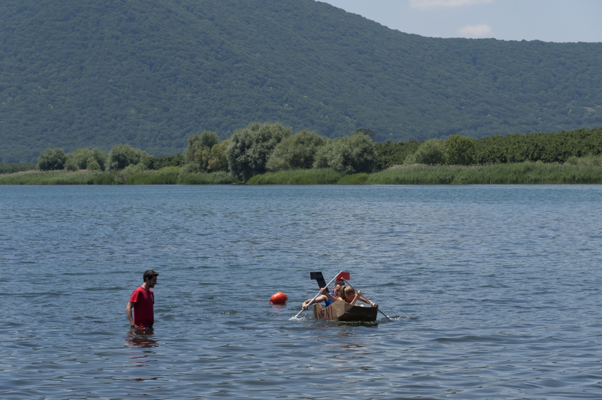 Smart Eventi: Team building carton boat for Daimler Merfina - 6