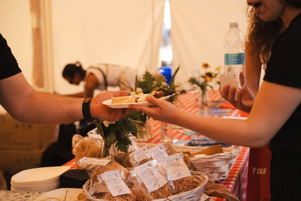 ‘The Honey Trail’ in Como: a project that celebrates local identity and inspires through education - 14