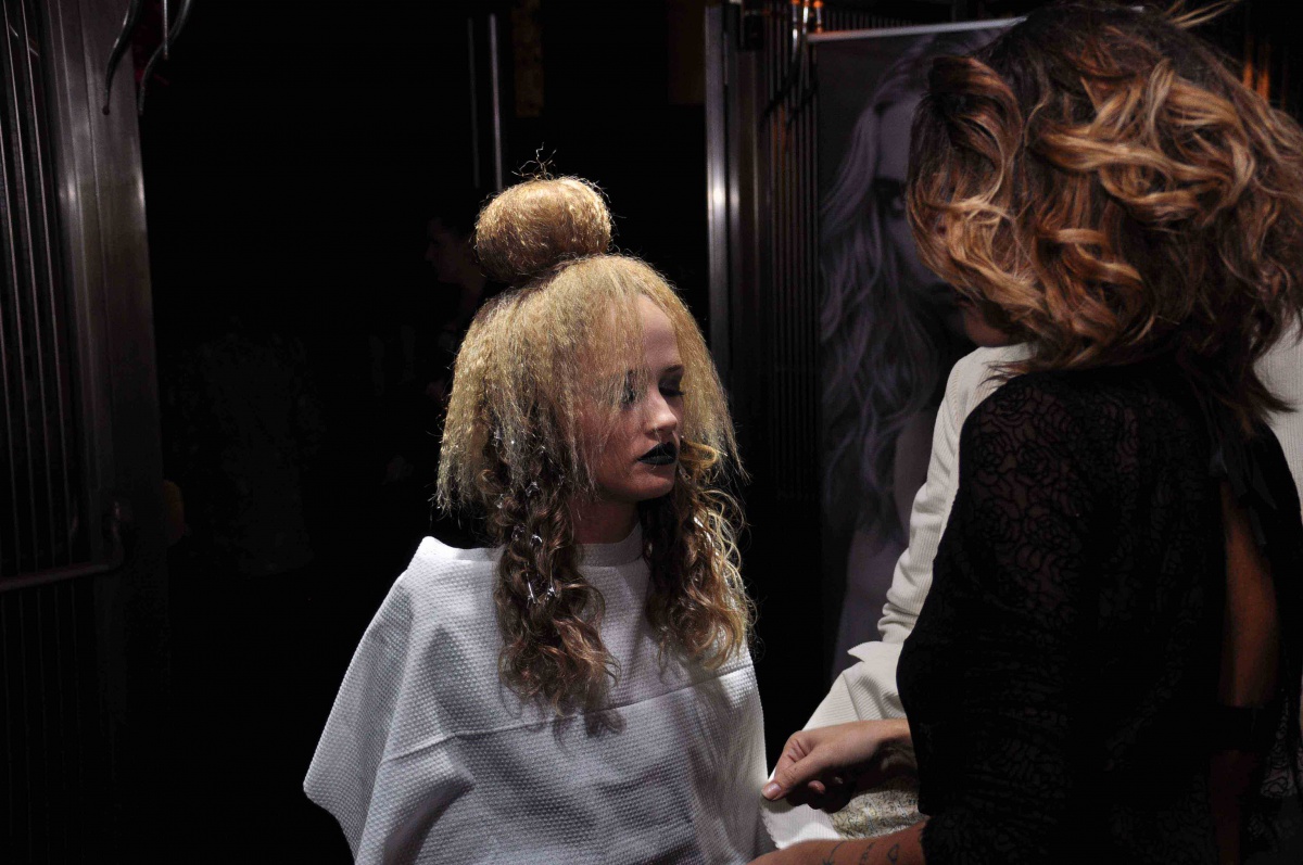 First contest of a promotional tour among Aveda's hair salons - 0