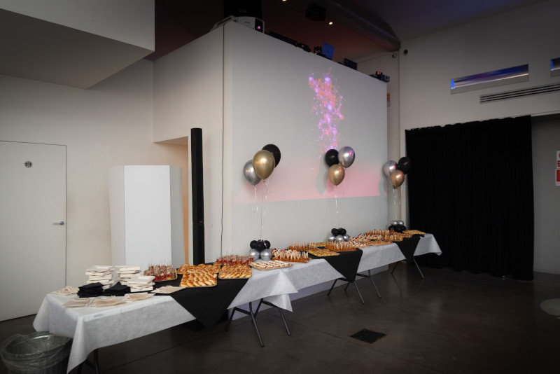 60th birthday party planning in a modern total white venue in Milan - 8