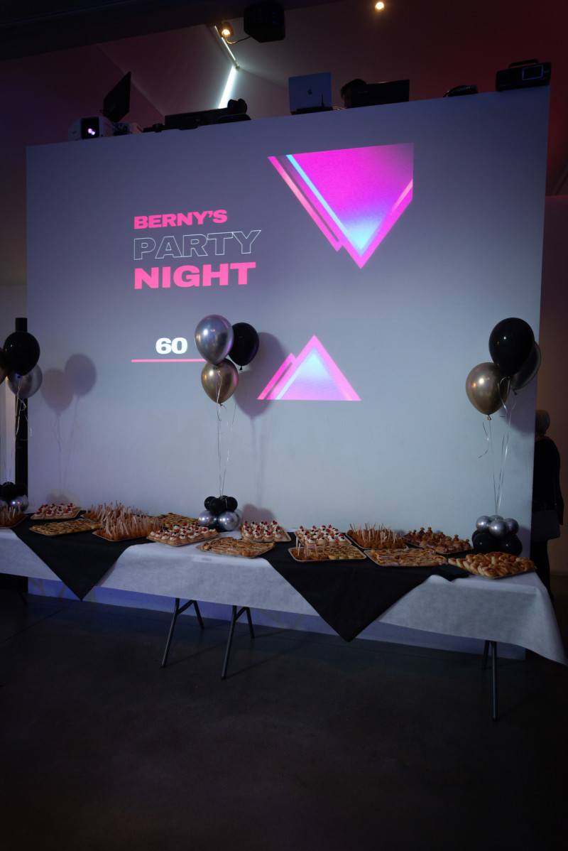 60th birthday party planning in a modern total white venue in Milan - 3