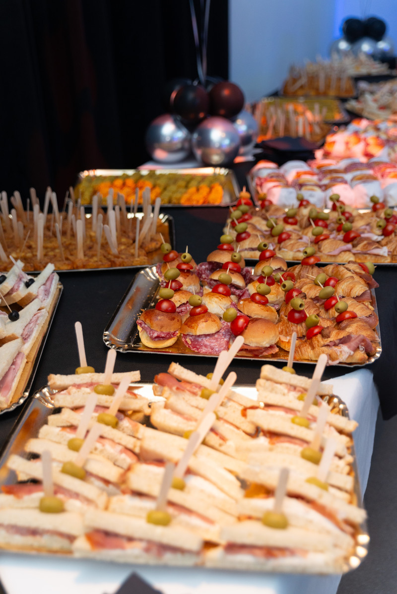 60th birthday party planning in a modern total white venue in Milan - 4