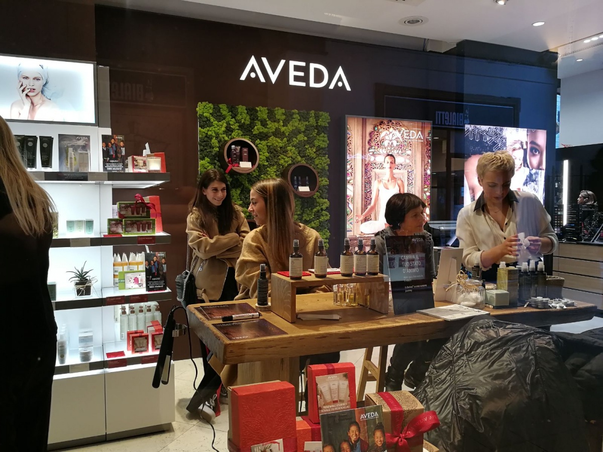 Stand for Aveda in the store inside Genova's Coin - 10