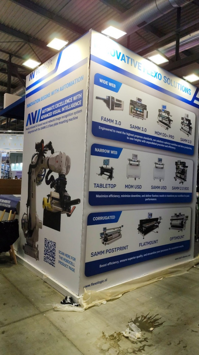 Flexologic trade show booth at Print4All Milan: innovative booth design for precision printing brand - 2