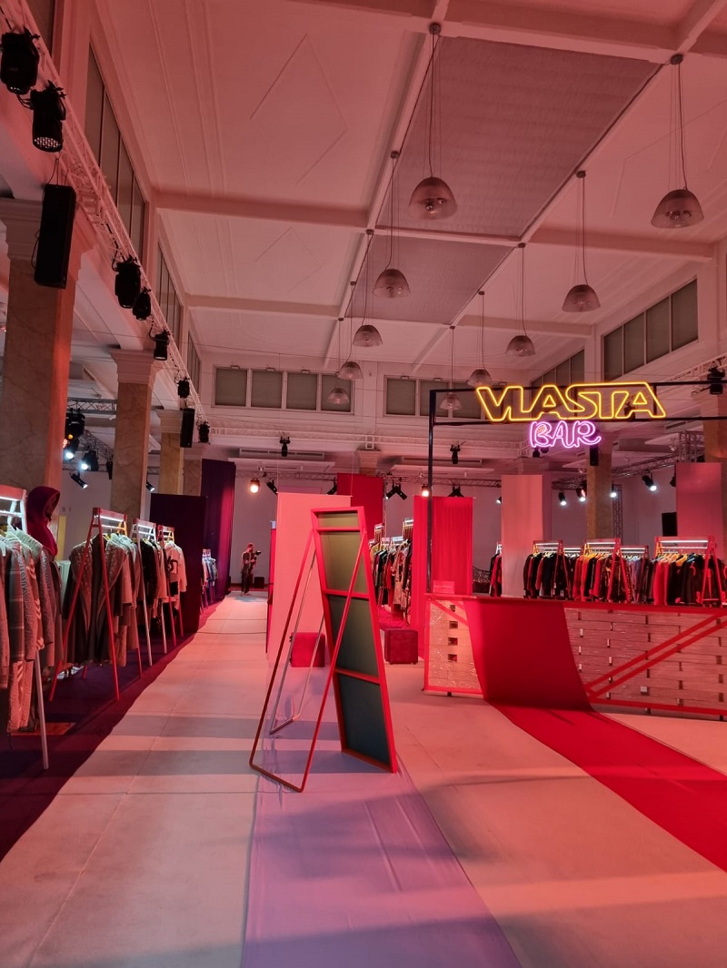 The Vlasta Kopylova brand pays tribute to the 50s divas in the center of Milan - 3