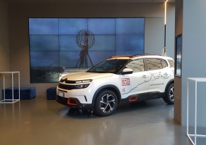 We've organized a press day for Citroën to present White Cruise Adventure car.