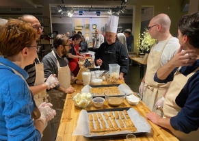 Team building activities connected to food and cooking are particularly suitable for companies that want to strengthen discipline in teamwork