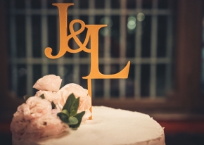 Full coordination of an exclusive wedding near Milan, featuring outstanding catering, live music and flawless supplier management.