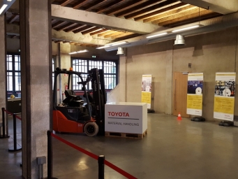 We organised an event to promote an innovative and safe elevator cart for our customer Toyota at Officine del Volo.