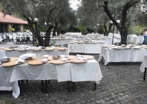 We've organized a team cooking for our customer Maria DB Foundation in an amazing rural location outside Rome.